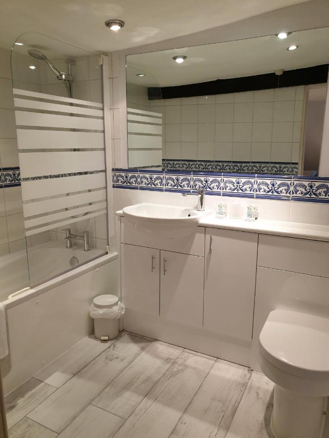 The Crown House 4*