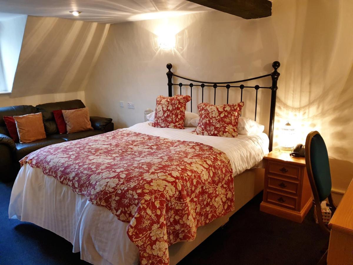 The Crown House 4*