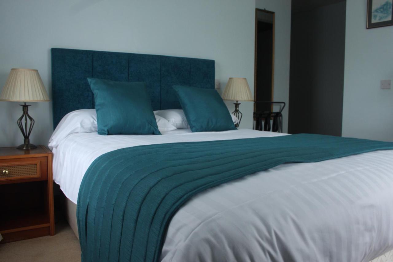 The Crown House 4*