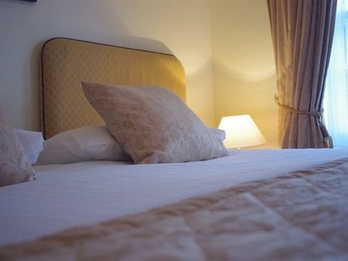 The Crown House 4*