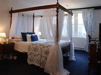 The Crown House Bed & Breakfast 4*